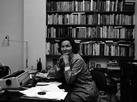 Jessica Anderson 1986 photograph by Alec Bolton National Library cropped for web