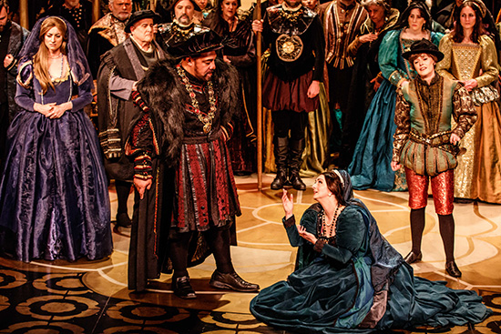 Melbourne Opera Anna Bolena Production Still Eddie Muliaumasealii as Henry VIII Elena Xanthoudakis as Anne Boleyn Please credit ROBIN HALLS16 550