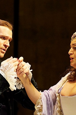 Michael Fabiano as Maurizio and Natalie Aroyan as Adriana Lecouvreur (photograph by Keith Saunders)