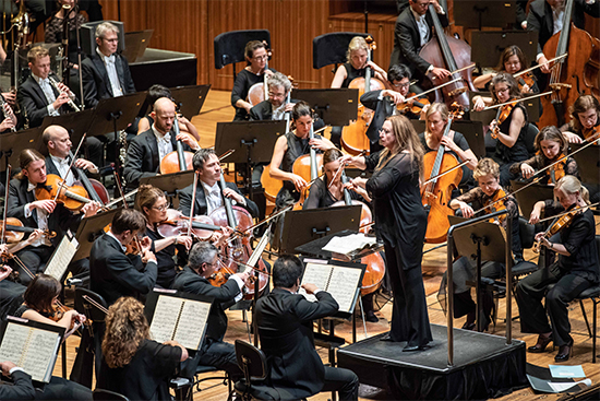 Simone Young conducting the Mahler Six Symphony with the Sydney Symphony Orchestra (photo by Daniela Testa)