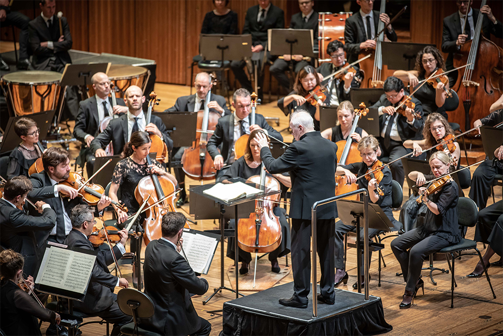 Edo de Waart conducting the Sydney Symphony Orchestra (photo by Daniela Testa)