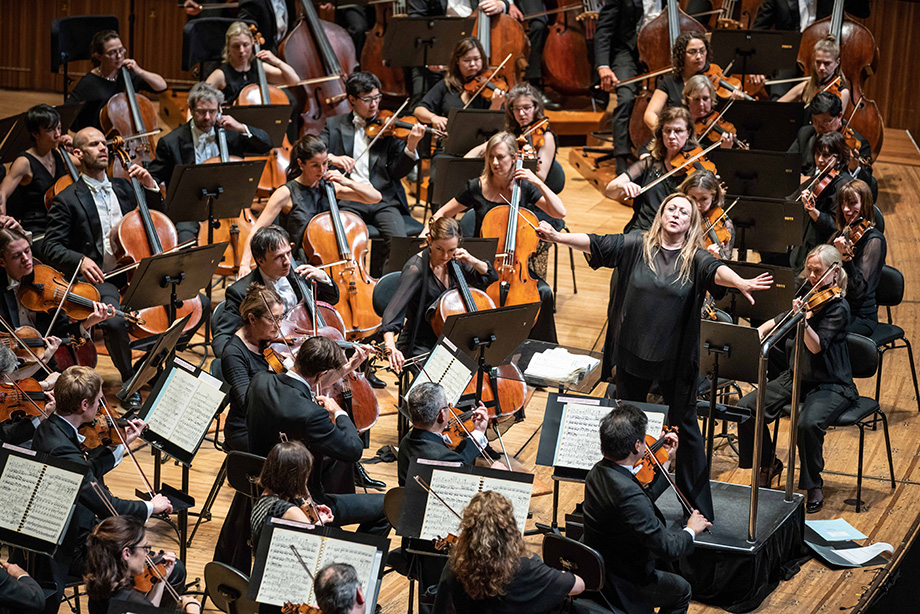 Simone Young conducts Mahler's Sixth, 2018 (photograph by Daniela Testa)