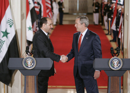 Bush al Maliki handshake