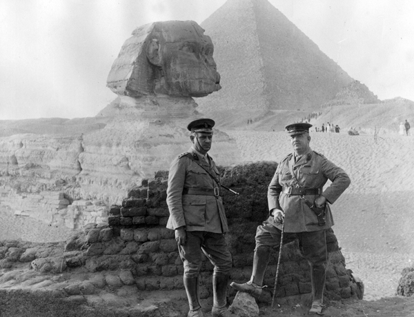 15  1915 a  John Monash with Major JP McGlinn in Egypt smaller