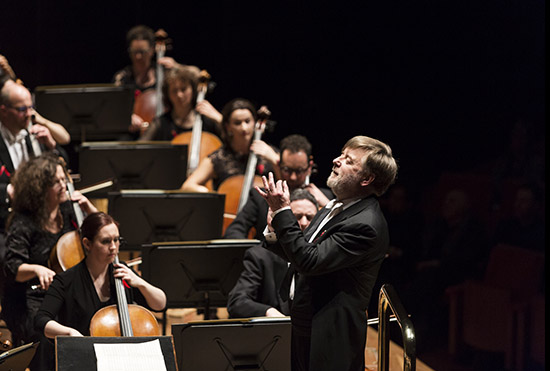 Andrew Davis conducting the MSO photograph by Peter Tarasiuk 