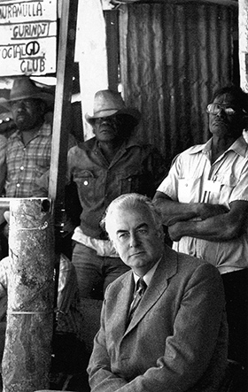 Gough Whitlam and Gurindji men 16 August 1975 Courtesy of Rob Wesley Smith 280