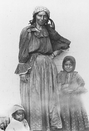 Australian Gypsy woman and two young children 1907 ABR Online