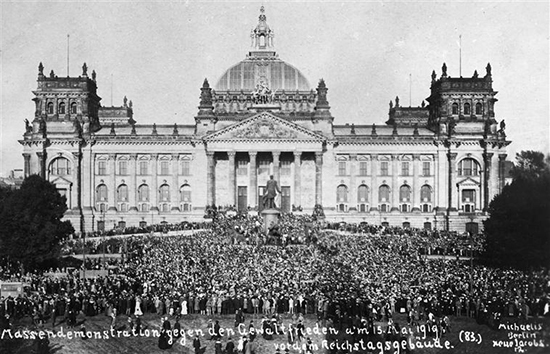 Mass demonstration in front of the Reichstag against the Treaty of Versailles 550