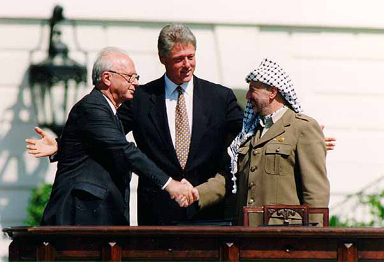 Bill Clinton Yitzhak Rabin Yasser Arafat at the White House 1993 09 13 550