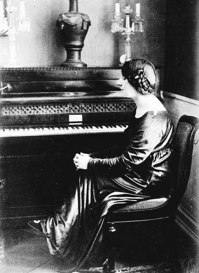 Wanda Landowska with Chopin’s piano, Berlin, 1913. (photograph by Alexander Binder)