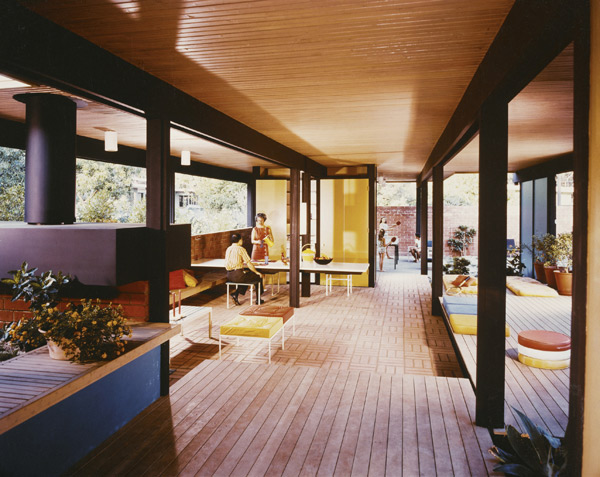 Buff, Straub & Hensman 1955–61 (later Buff, Hensman and Associates) Recreation pavilion, Mirman House, Arcadia 1958. Photo by Julius Shulman, 1959 Getty Research Institute © J. Paul Getty Trust. Used with permission. Julius Shulman Photography Archive, Research Library at the Getty Research Institute