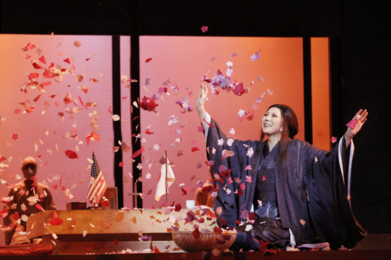 Hiromi Omura as Cio Cio San in Opera Australias MADAMA BUTTERFLY MS12. Photo by Jeff Busby 1579