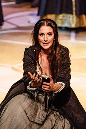 Melbourne Opera Anna Bolena Production Still Elena Xanthoudakis as Anne Boleyn Please credit ROBIN HALLS24 280