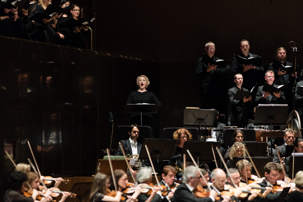 Tatiana Pavlovskaya and the Melbourne Symphony Orchestra (photograph by Daniel Aulsebrook