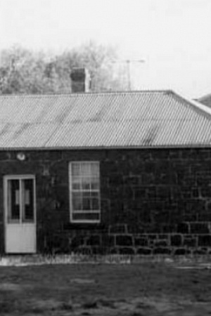 (La Rose Farm, now Wentworth House, corner of La Chateau & Mitchell Streets, Pascoe Vale South (photograph by John Collins, November 1967/State Library of Victoria)
