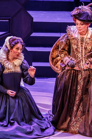 Rosmund Illing as Queen Elizabeth I and Elena Xanthoudakis as Mary Stuart (photograph by Robin Hall)