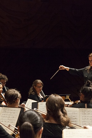 Simone Young conducting the Australian National Academy of Music photograph by Pia Johnson