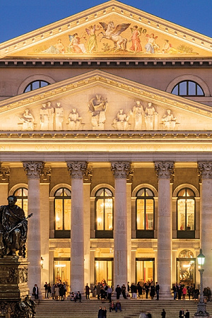 Exterior of the National Theatre, Munich, 2017 (image from Wikimedia Commons).