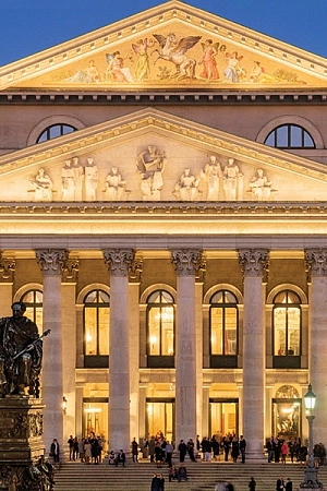 Exterior of the National Theatre, Munich, 2017 (image from Wikimedia Commons).