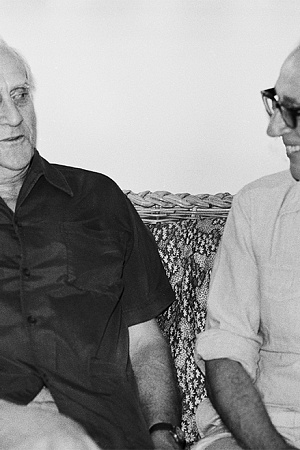 Patrick White and Manoly Lascaris, 1980 (photograph by William Yang, reproduced with permission)
