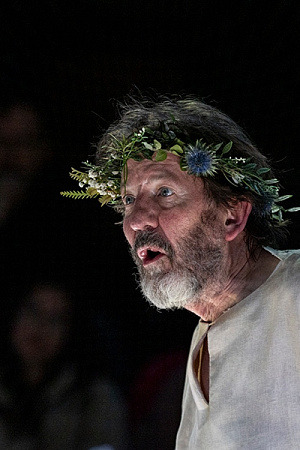 Robert Menzies as King Lear (photograph by Brett Boardman) 