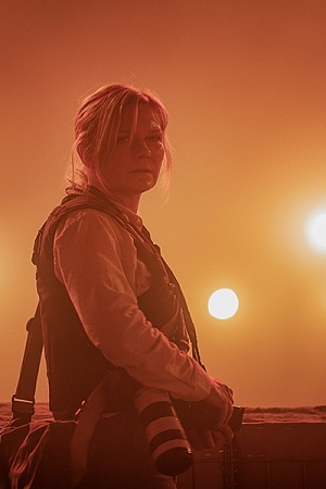 Kirsten Dunst as Lee in Civil War (courtesy of Roadshow)