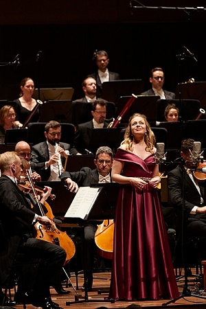 Siobhan Stagg and MSO (photograph by Laura Manariti)