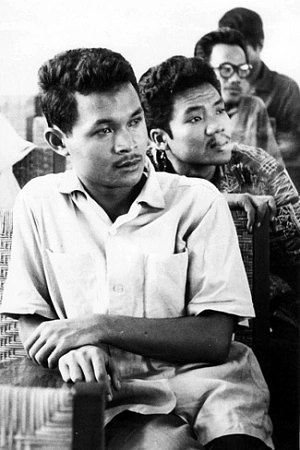 2._Goenawan_Mohamad_1964_Pusdok_H.B._Jassin_-_greyscale_and_cropped
