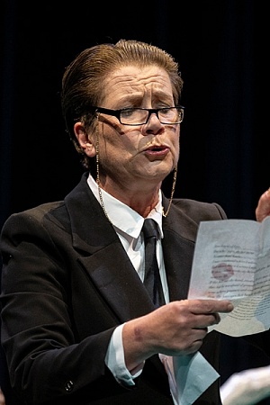 Jane Montgomery Griffiths as Malvolia (photograph by Brett Boardman).