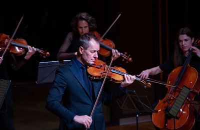 Richard Tognetti and the Australian Chamber Orchestra (photograph by Dylan Henderson).
