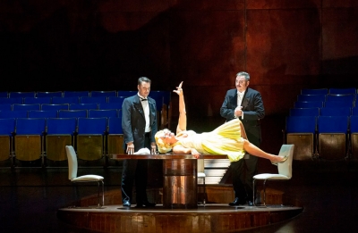 Pavel Černoch as Albert Gregor, Karita Mattila as Emilia Marty and Károly Szemerédy as Dr. Kolenaty (photograph by Bernd Uhlig and courtesy of Opéra National de Paris).