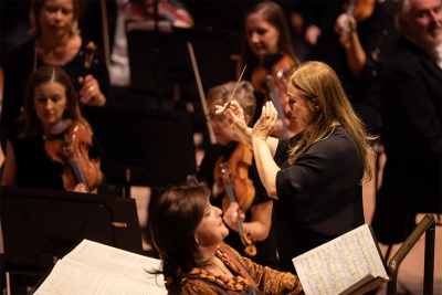 Simone Young conducts Gurrelieder (image courtesy of Sydney Symphony Orchestra, photograph by Dan Boud.)