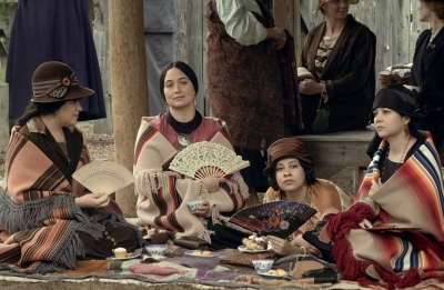 Janae Collins as Reta, Lily Gladstone as Mollie Kyle, Cara Jade Myers as Anna Brown, Jillian Dion as Minnie (photograph by Melinda Sue Gordon and courtesy of Paramount). 