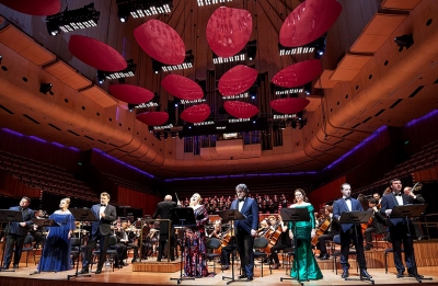 The cast of La Gioconda with the Opera Australia Orchestra (photograph by Keith Saunders).