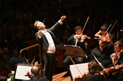 Australian World Orchestra – Conducted by Alexander Briger