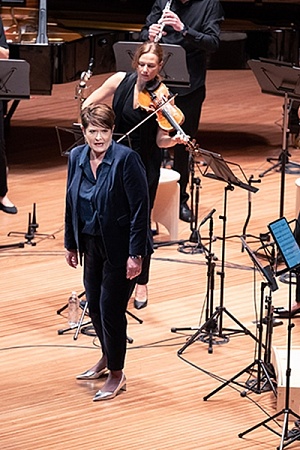 Catherine Carby and the Australian Chamber Orchestra (photograph by Nic Walker) 